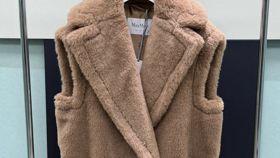 Жилет Max Mara оригинал из Италии — крупный план фактуры