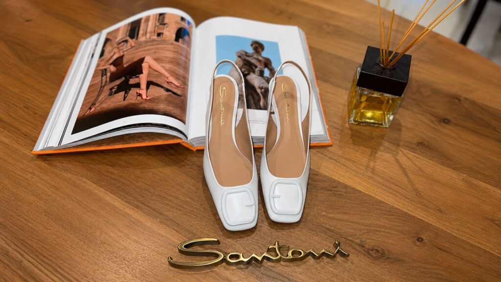 Как купить оригинальные остатки брендов в Италии — белые туфли Santoni перед проверкой наличия