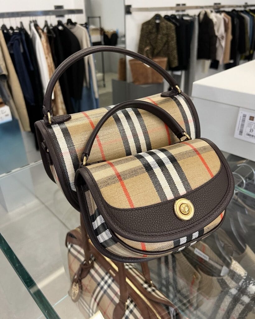 Бренд-шоп в Италии - сумки Burberry в итальянском мультибрендовом магазине