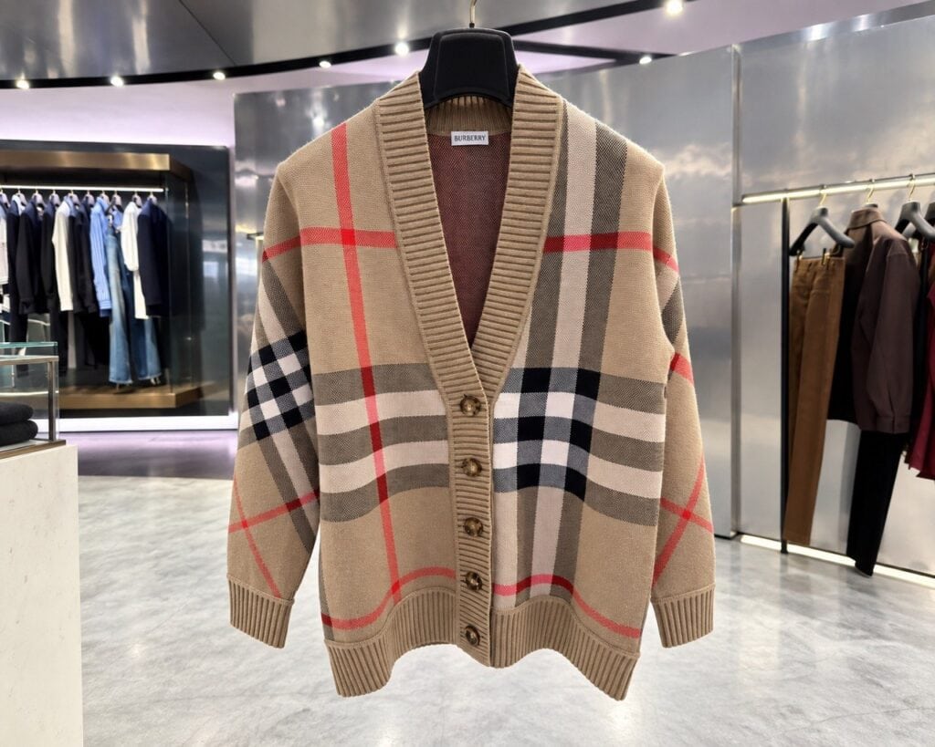 Burberry страна бренда - кардиган с фирменной клеткой Burberry