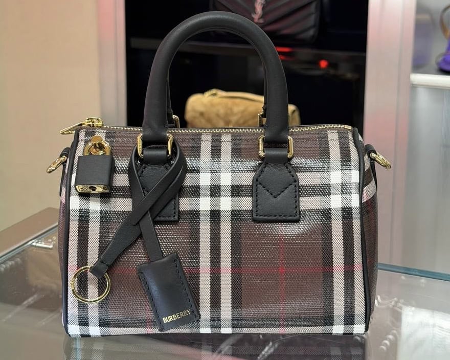 Сумка Burberry в фирменную клетку с чёрными ручками - оригинальные бренды из Италии